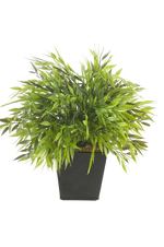 Hochwertiger Kunstbambus auf transparentem Hintergrund mit echt wirkenden Kunstblättern in natürlicher Anordnung. Künstlicher Bambus Topf - Naoto hat die Farbe Natur und ist 25 cm hoch. | aplanta Kunstpflanzen