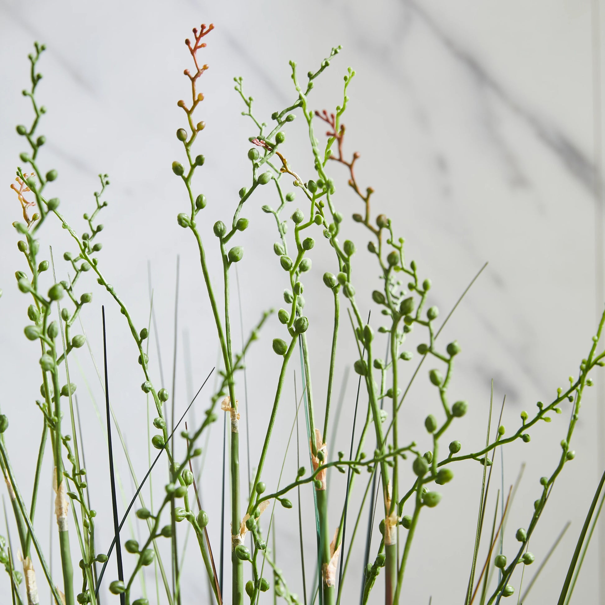 Künstliches Gras - Thadeus, 90 cm, Kunstpflanze von aplanta, mit Fruchtstamm, in Grün, für drinnen