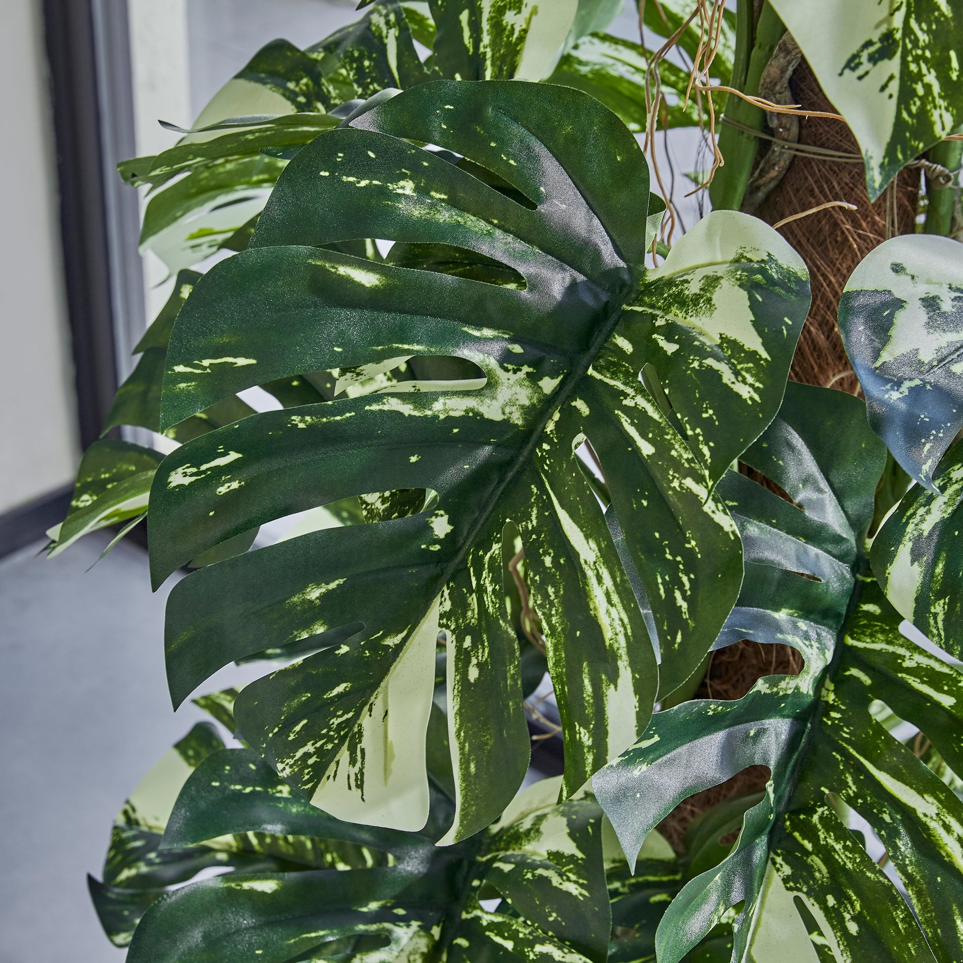 Künstlicher Split-Philodendron - Elowen, 150 cm, Kunstpflanze von aplanta, inkl. Startertopf, in Bunt, für drinnen