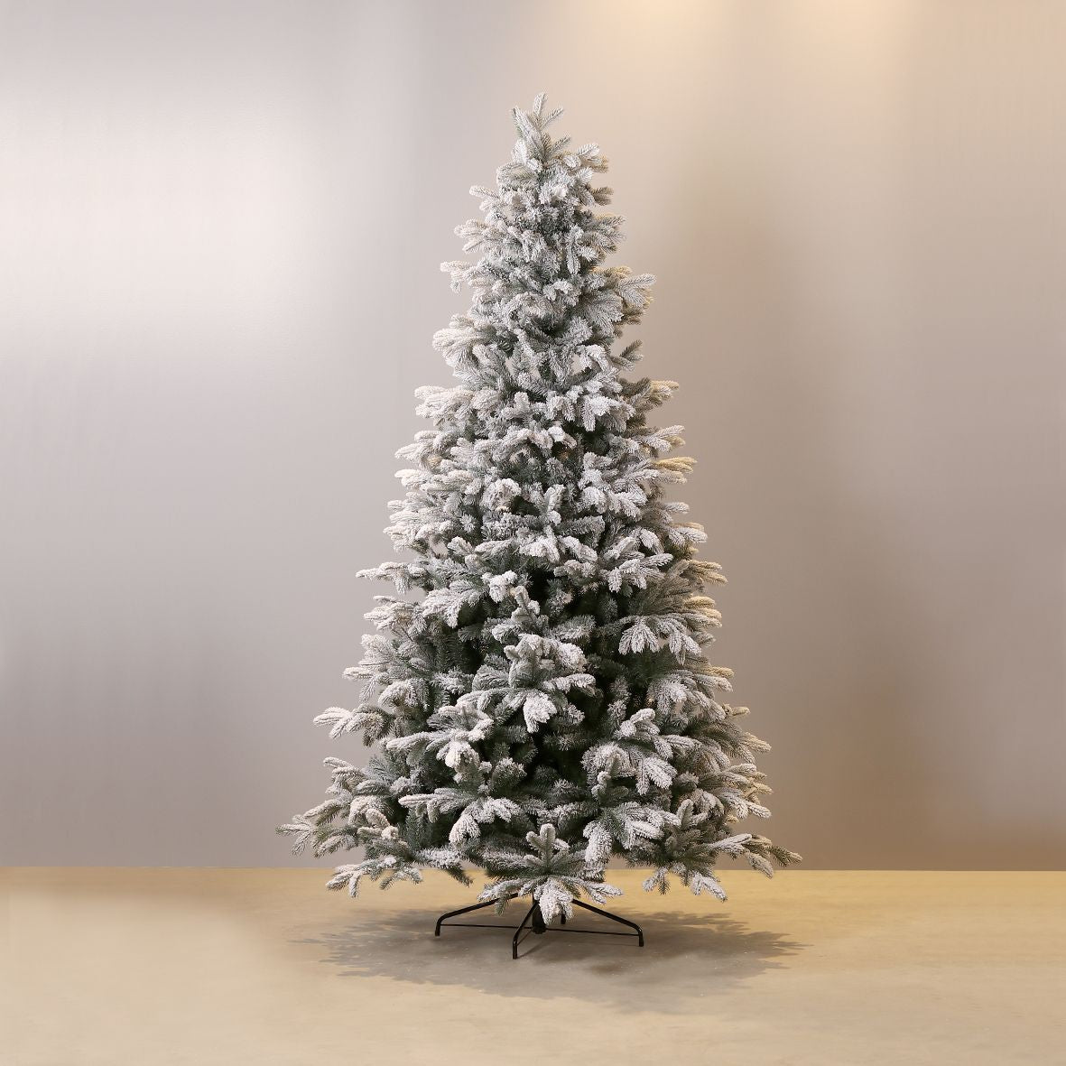 Árbol de Navidad artificial - Eva | 240 cm, con nieve